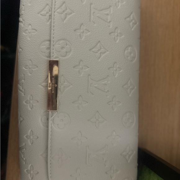 Louis Vuitton Cream Tote Bag - Picture 2 of 4